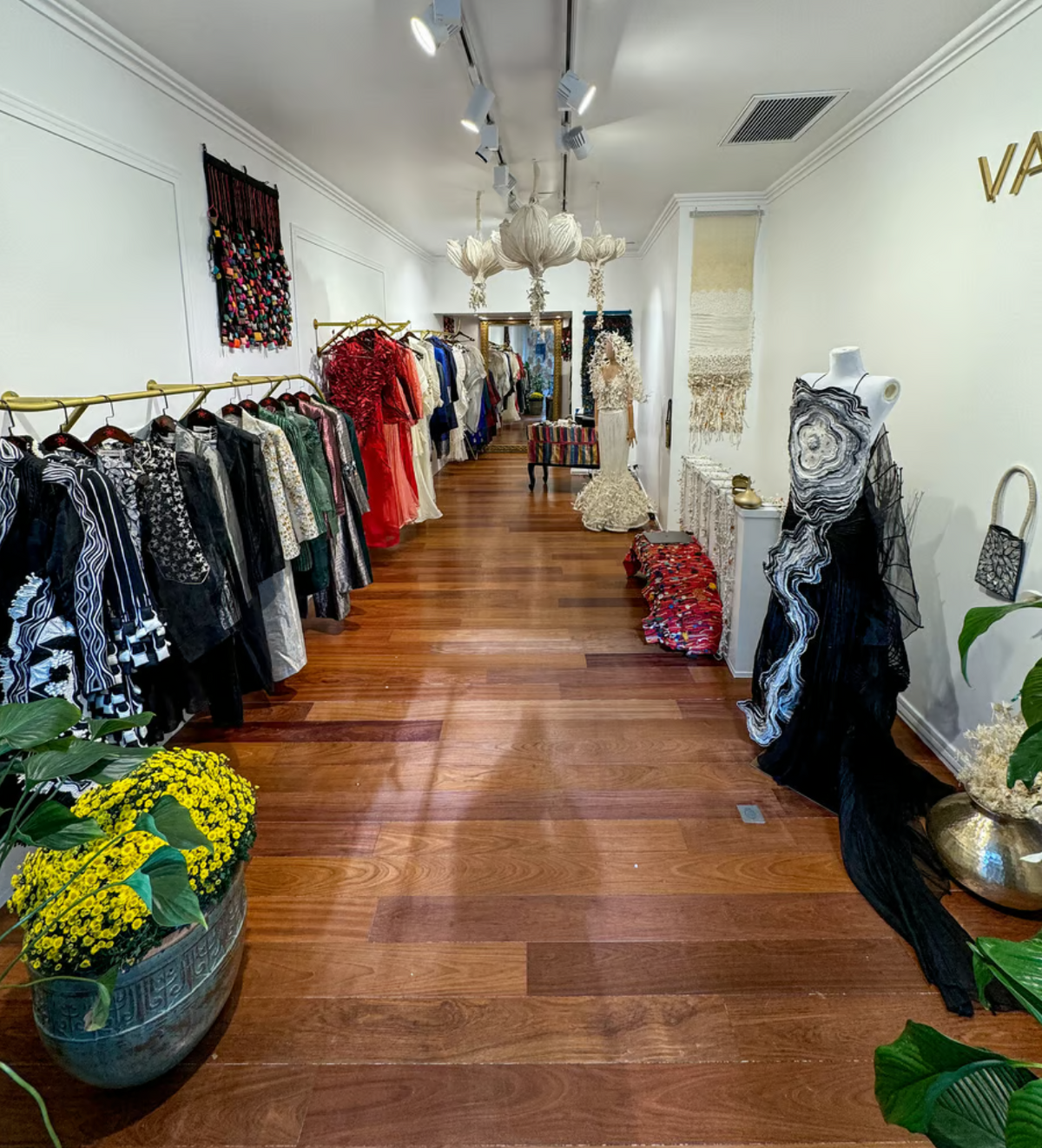 FASHION NETWORK | Elsewhere in Paris: Adam Lippes, God’s True Cashmere, 7 For All Mankind, Vaishali S