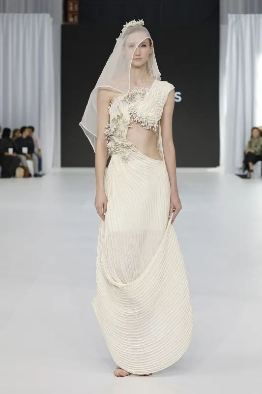 Barcelona Bridal Fashion Week: Wedding Dress Trends to Know-Vogue Arabia Issue
