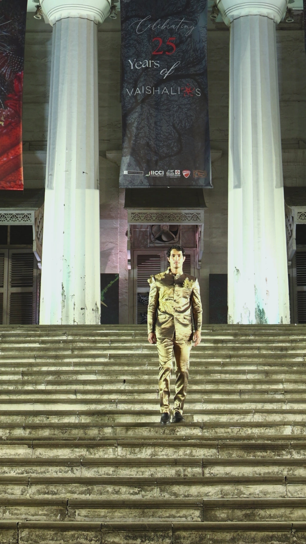 ECHOES IN GOLD SET